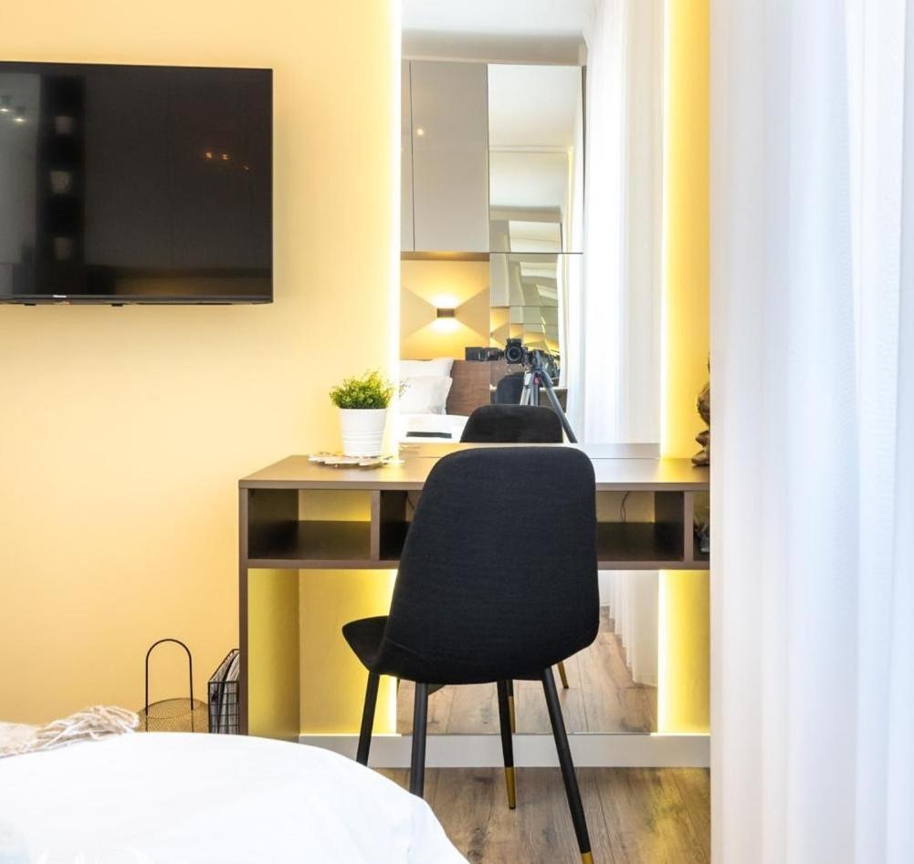 Majestic Apartament With View In Magheru Bucarest Extérieur photo