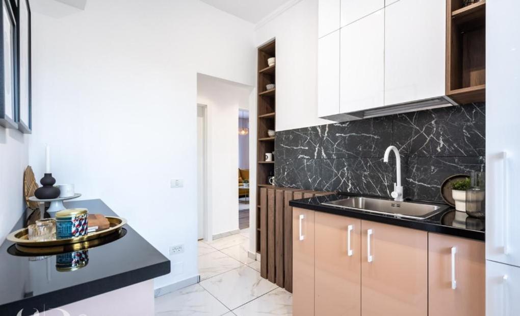 Majestic Apartament With View In Magheru Bucarest Extérieur photo