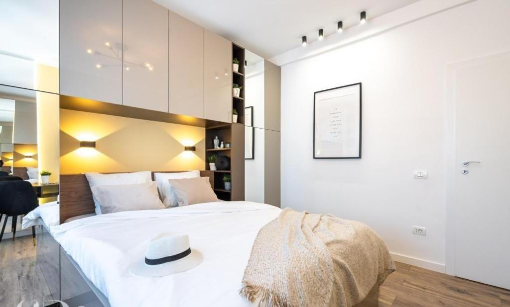Majestic Apartament With View In Magheru Bucarest Extérieur photo