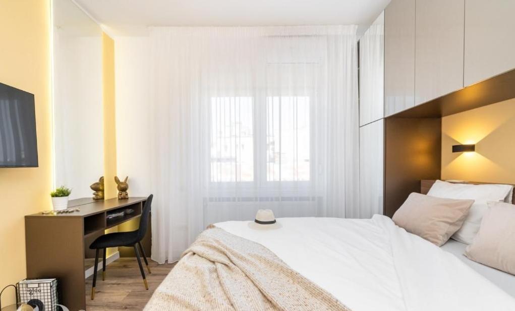 Majestic Apartament With View In Magheru Bucarest Extérieur photo