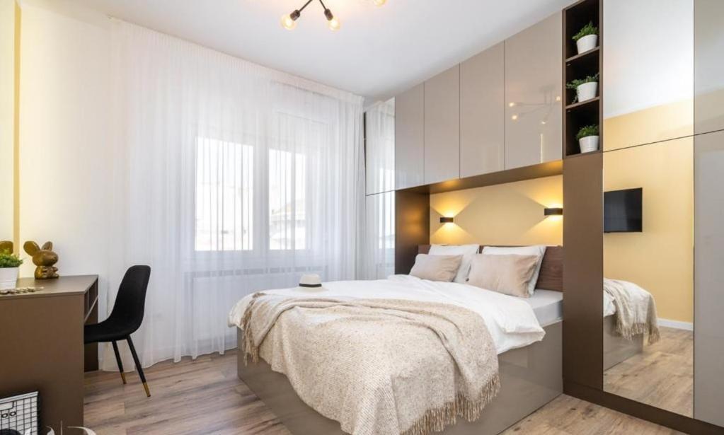 Majestic Apartament With View In Magheru Bucarest Extérieur photo
